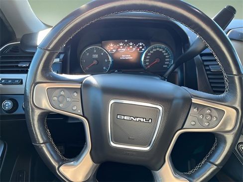 Used 2019 GMC Yukon XL Denali image 16