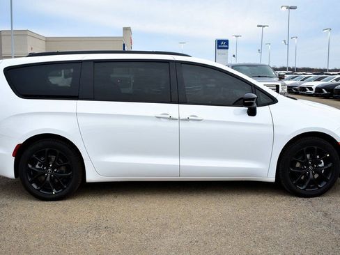 New 2026 Chrysler Pacifica Select w/ S Appearance Package FWD image 2