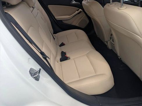 Used 2019 Mercedes-Benz GLA 250 image 18