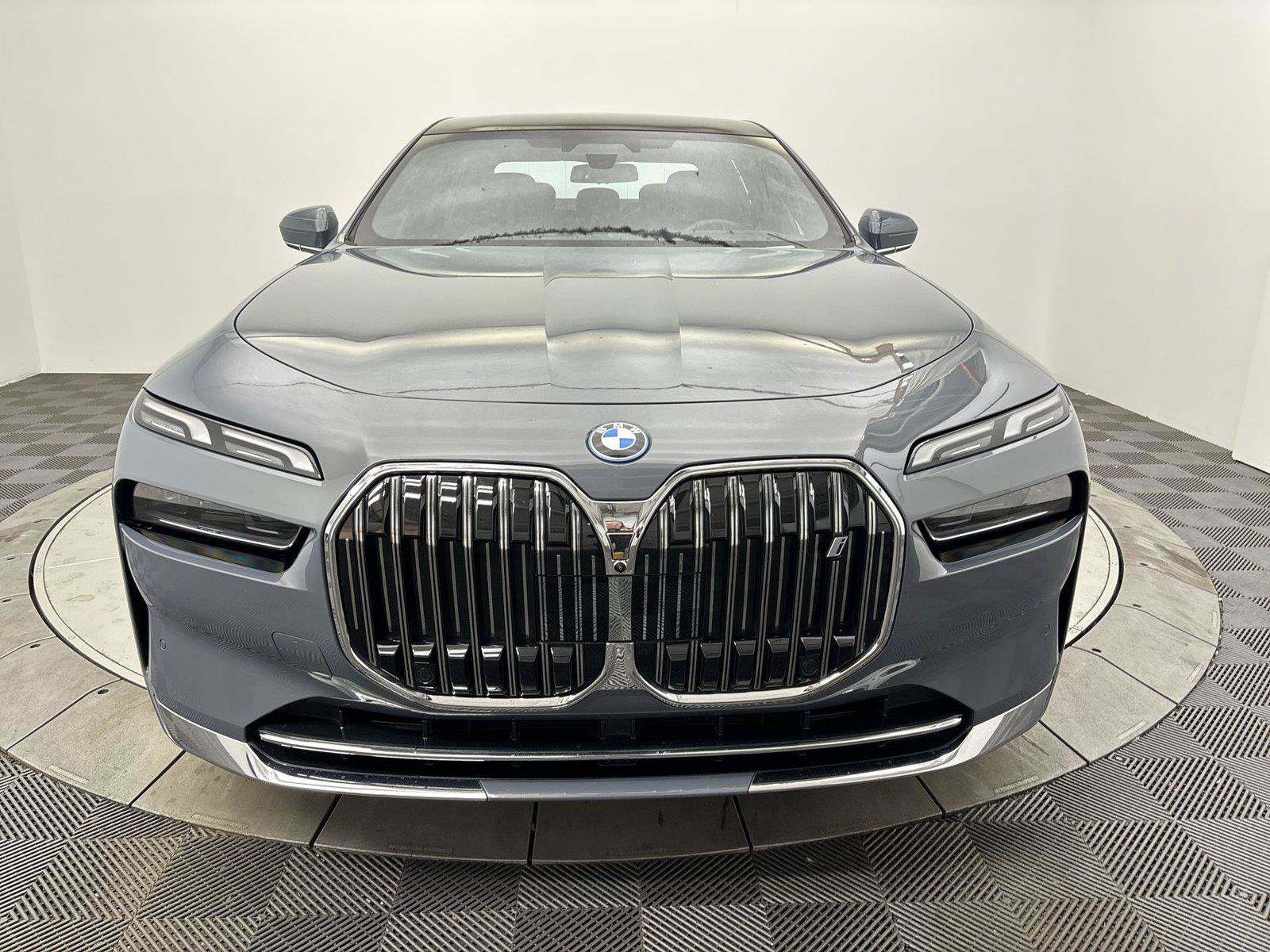 Used 2023 BMW i7 xDrive60 AWD/4WD image 14
