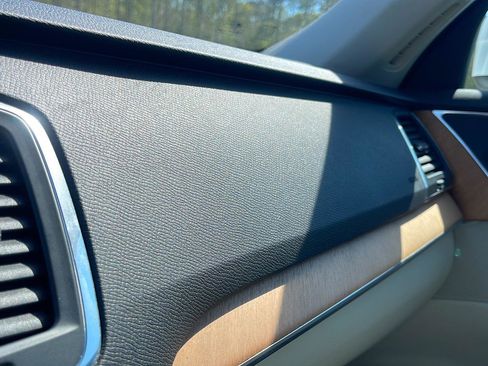 Used 2021 Volvo XC90 T6 Momentum w/ Climate Package image 20