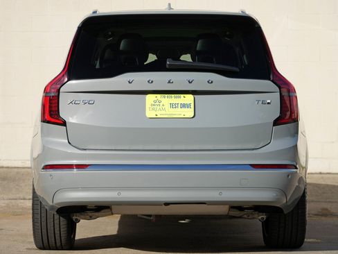 Used 2025 Volvo XC90 T8 Ultra w/ Protection Package Premier AWD/4WD image 11