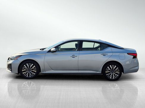 Used 2023 Nissan Altima 2.5 SV image 4