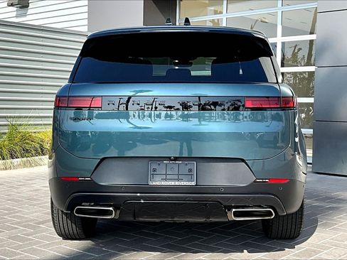 Used 2025 Land Rover Range Rover Sport SE image 4