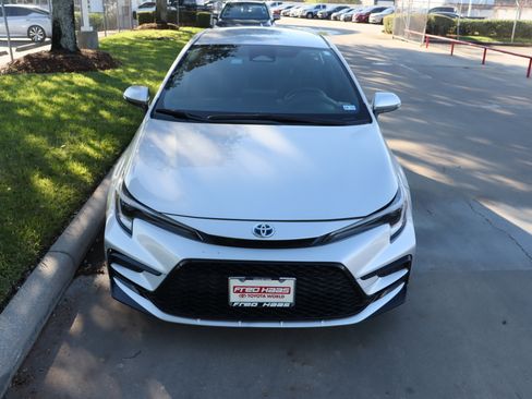 Used 2023 Toyota Corolla SE image 4