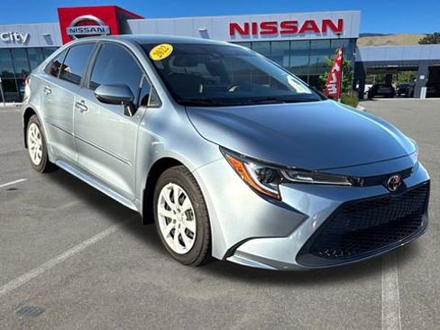 Used 2022 Toyota Corolla LE image 1
