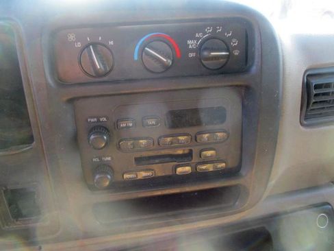 Used 2001 Chevrolet Express 3500 w/ Preferred Equipment Group 2 RWD image 10