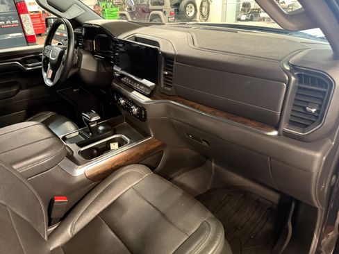 Used 2023 GMC Sierra 1500 SLT w/ SLT Premium Package AWD/4WD image 9