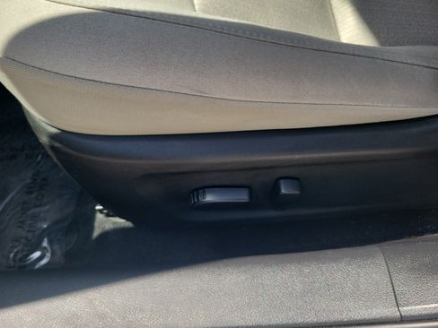 Used 2024 Nissan Altima 2.5 SV FWD image 19