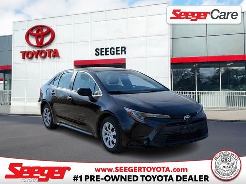 Used 2024 Toyota Corolla LE image 1