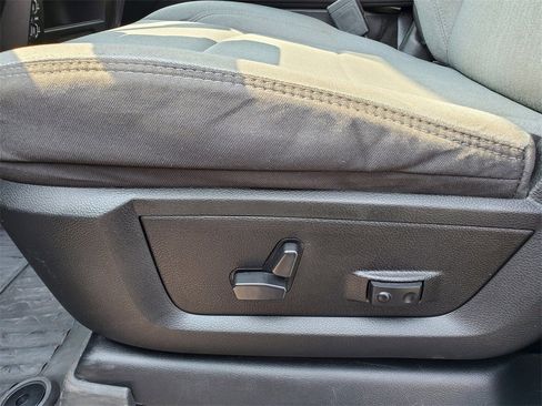 Used 2024 RAM 2500 Big Horn w/ Off Road Package image 10