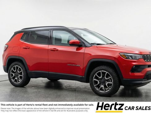 Used 2025 Jeep Compass Trailhawk image 1
