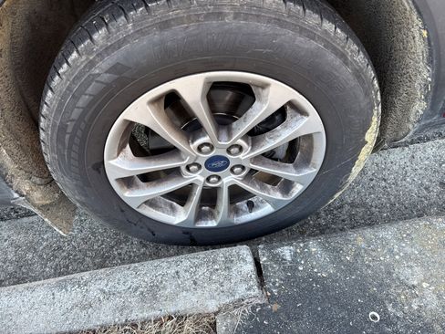 Used 2021 Ford Escape SE w/ Cold Weather Package image 6