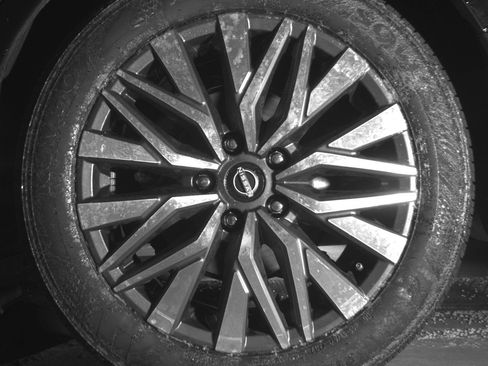 Used 2025 Nissan Altima 2.5 SV FWD image 14