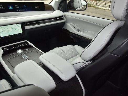 New 2026 Lincoln Navigator Black Label AWD/4WD image 18