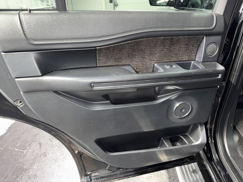 Used 2018 Ford Expedition Limited image 17