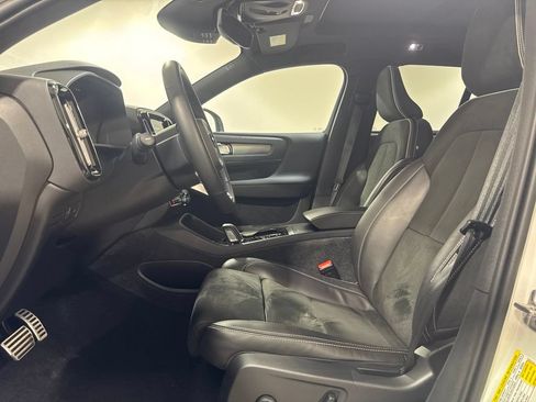 Used 2022 Volvo XC40 T5 R-Design w/ Climate Package AWD/4WD image 19