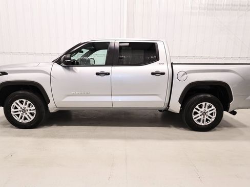 Used 2025 Toyota Tundra SR5 w/ SR5 Convenience Package AWD/4WD image 6