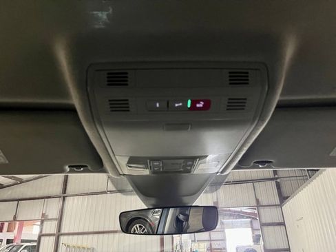 Used 2024 Volkswagen Tiguan SE image 30