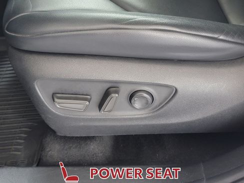 Used 2022 Toyota Highlander XLE AWD/4WD image 15