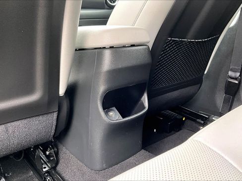 Used 2022 Hyundai Kona Limited AWD/4WD image 36