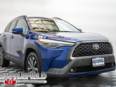 Used 2022 Toyota Corolla Cross XLE w/ Convenience Package AWD/4WD image 1