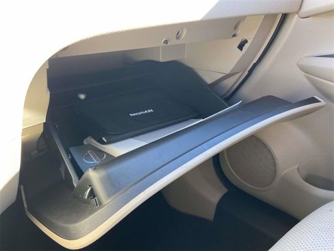 Used 2016 Nissan Rogue SL w/ SL Premium Package image 29