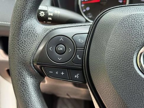 Used 2022 Toyota RAV4 LE AWD/4WD image 19