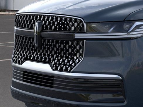 New 2026 Lincoln Navigator L Reserve AWD/4WD image 17