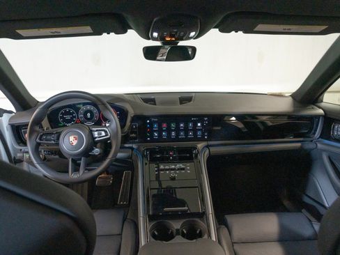 Certified 2025 Porsche Panamera RWD image 29