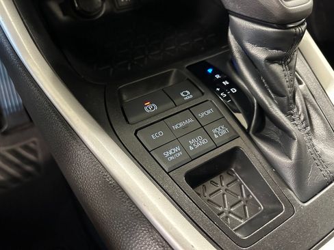 Used 2023 Toyota RAV4 XLE AWD/4WD image 29
