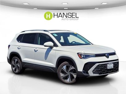 Certified 2025 Volkswagen Taos SE w/ Panoramic Sunroof Package