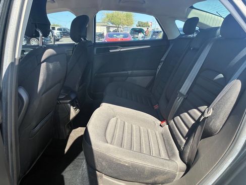 Used 2014 Ford Fusion SE FWD image 18