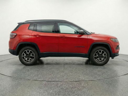 Used 2025 Jeep Compass Trailhawk image 11