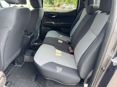 Used 2021 Toyota Tacoma TRD Sport w/ Technology Package AWD/4WD image 17