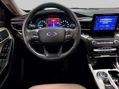 Used 2020 Ford Explorer XLT w/ Equipment Group 202A image 5