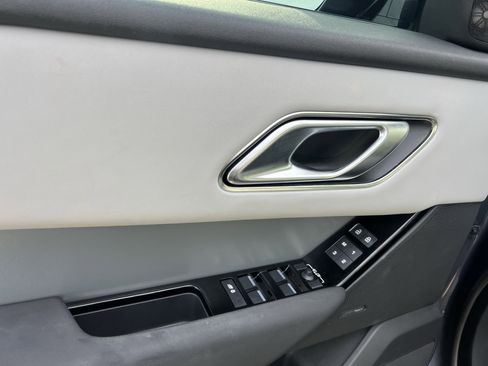 Certified 2025 Land Rover Range Rover Velar S image 15