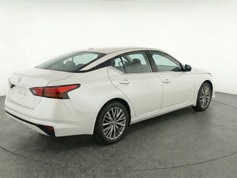 Used 2025 Nissan Altima 2.5 SV FWD image 9