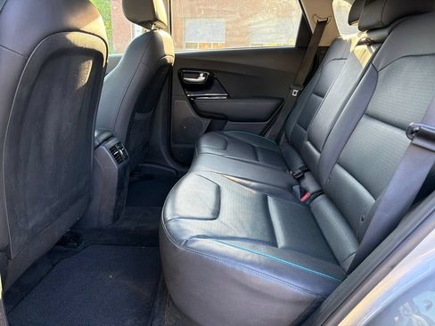 Certified 2022 Kia Niro EX Premium w/ Cold Weather Package FWD image 27
