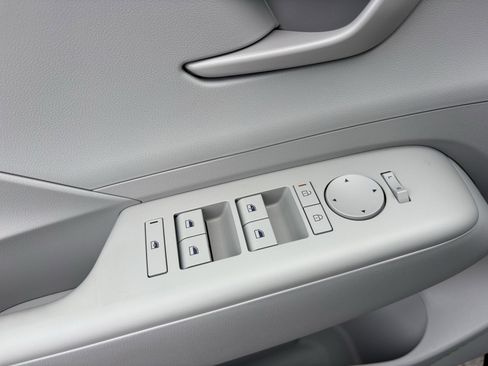 New 2026 Hyundai Kona SE image 11