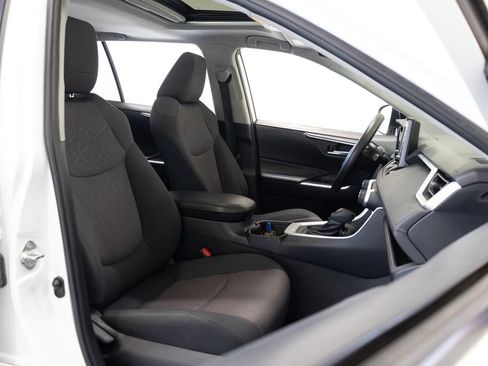 Used 2019 Toyota RAV4 XLE w/ Carpet Mat Package AWD/4WD image 21