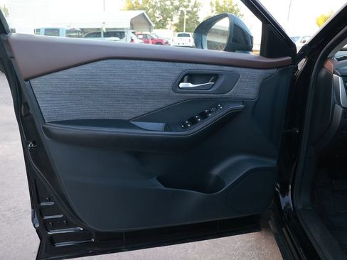 Used 2023 Nissan Rogue SV FWD image 17