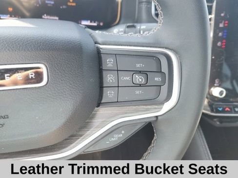 Used 2024 Jeep Wagoneer Series II w/ Flexible Seating Group image 13