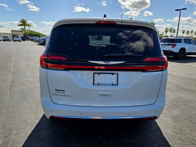 New 2025 Chrysler Pacifica Select FWD image 10