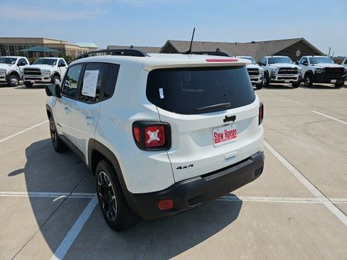 Used 2023 Jeep Renegade Latitude image 3