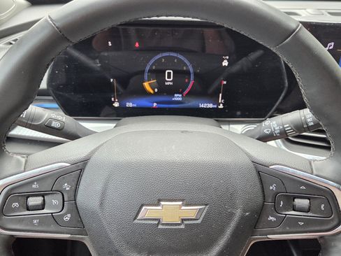 Used 2025 Chevrolet Trax LT w/ Driver Confidence Package image 18