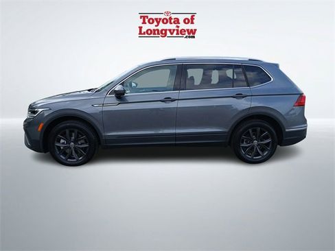 Used 2024 Volkswagen Tiguan SE w/ Panoramic Sunroof Package image 4