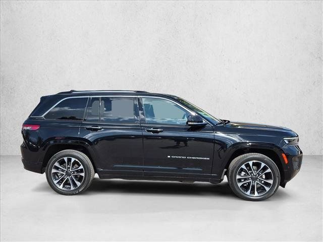 Used 2023 Jeep Grand Cherokee Overland w/ Luxury Tech Group IV AWD/4WD image 4