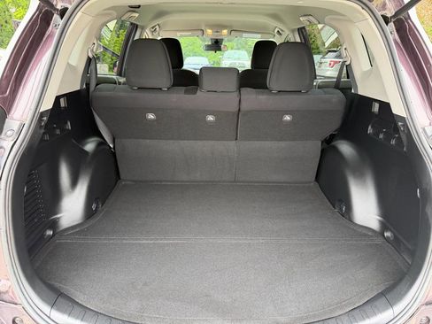 Used 2018 Toyota RAV4 LE FWD image 15