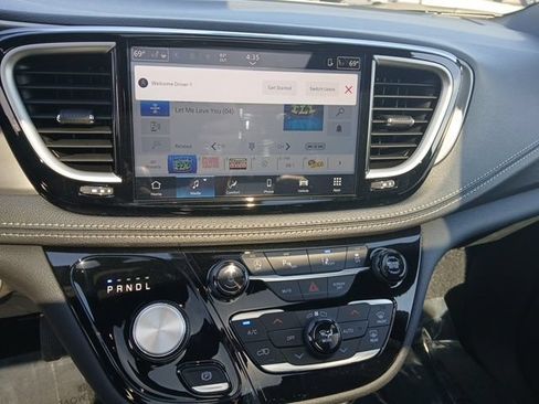 New 2026 Chrysler Pacifica Select FWD image 19
